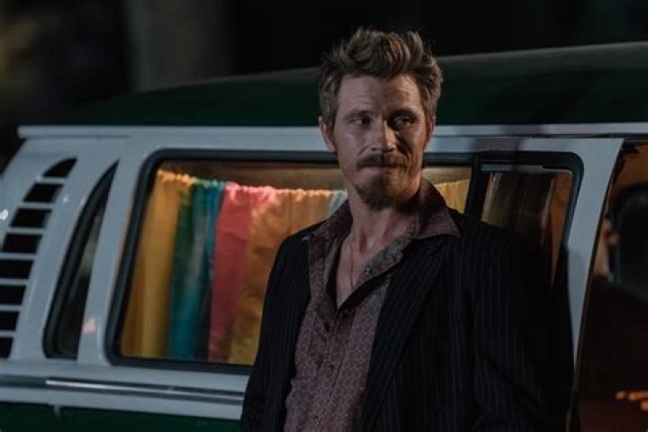 Actor Garrett Hedlunds Mitch Keller Bartender Is Everyones Favorite In Tulsa King
