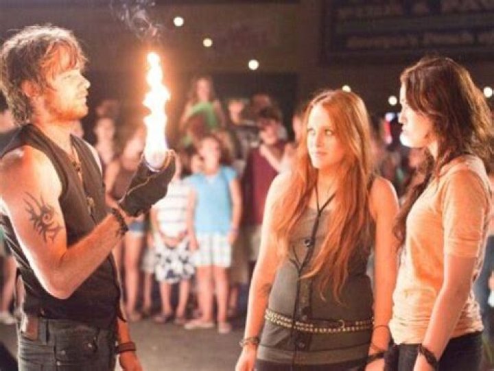 Girls star Nick Lashaway dies in car accident