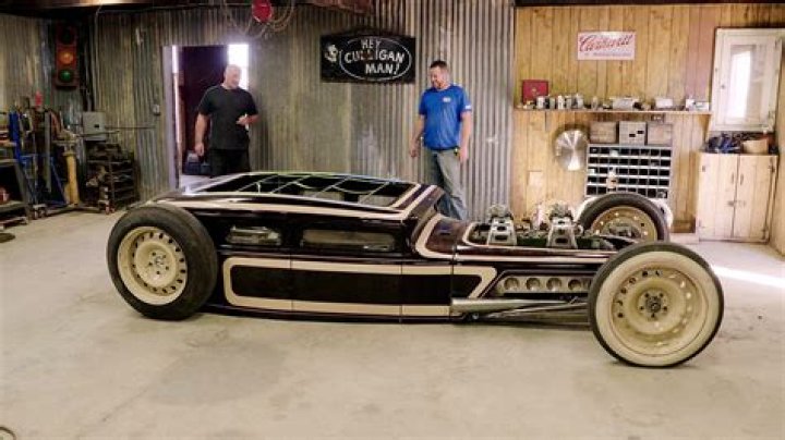 Full Custom Garage cast Ian Roussel is married to his wife Jamie Roussel.