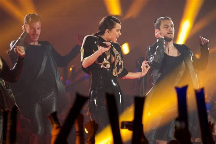 Uncover Her Income And Earnings