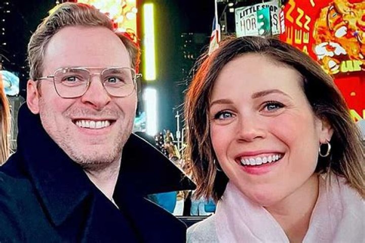 Unveiling The Truth: Erin Krakow's Pregnancy Rumors