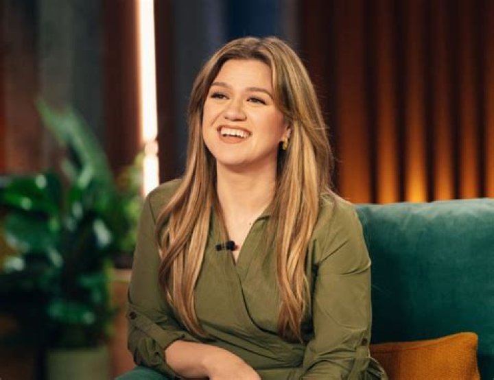 Uncovering The Hoax Behind "Is Kelly Clarkson Dead"
