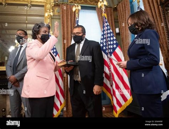 Lafayette Greenfield II: A Prestigious Community