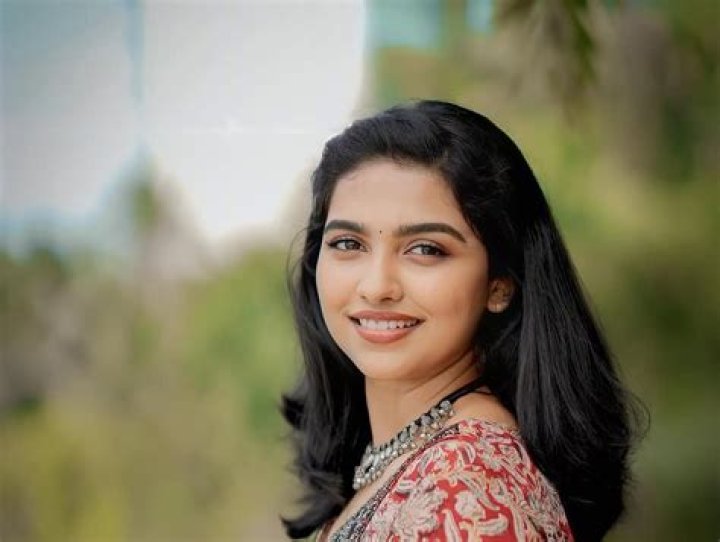 Comprehensive Guide: Mamitha Baiju's Height In Feet