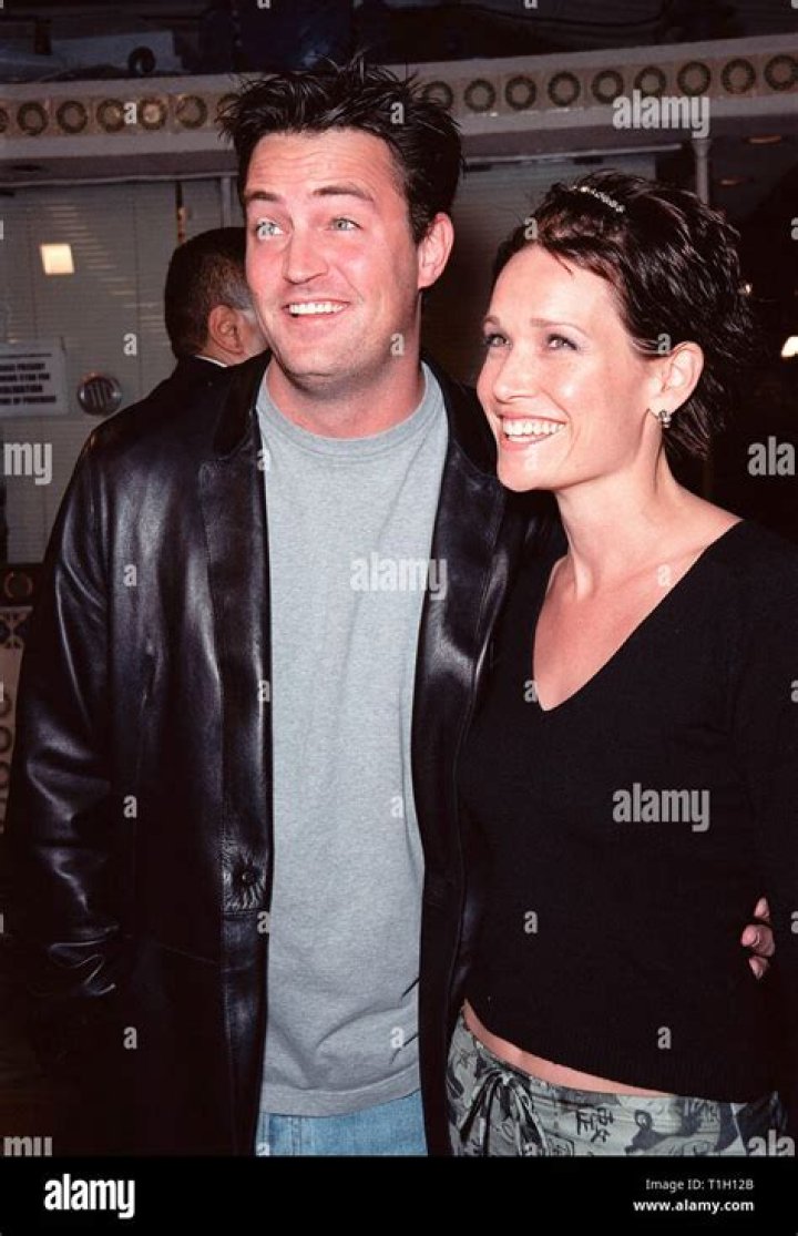Matthew Perry And Rene Zellweger: A Hollywood Romance Unveiled