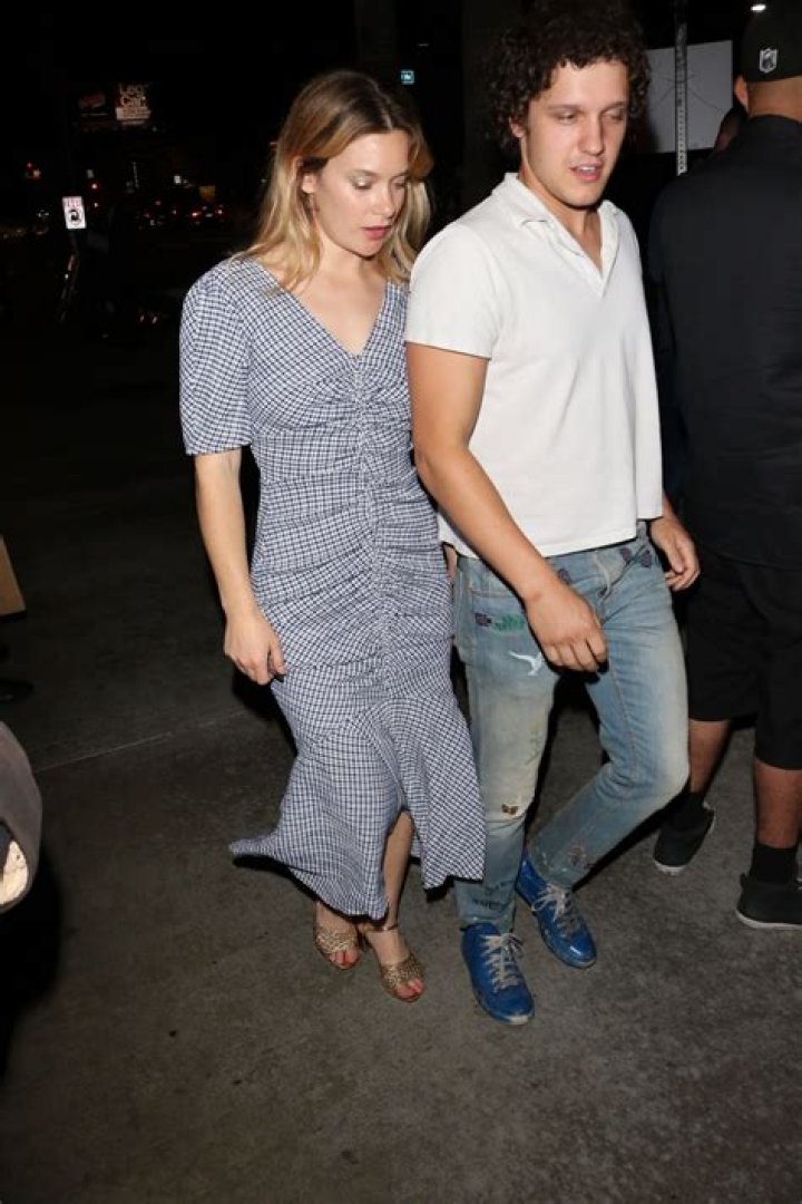 Uncover Rachel Keller's Dating Journey: Behind The Headlines