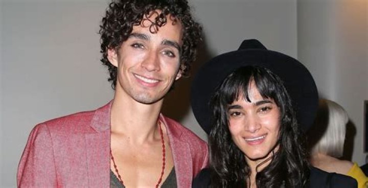 Robert Sheehan's Marital Status: Uncovered!