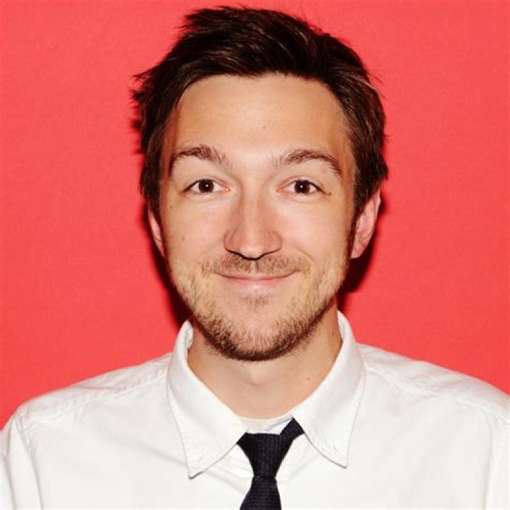 Unsolved star, Shane Madej is dating a fellow BuzzFeed producer, Sara Rubin