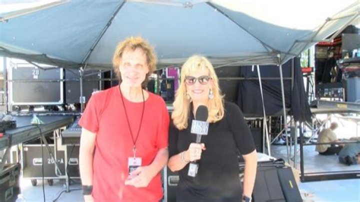 Uncover The Truth Behind Henry Lee Summer's Love Life