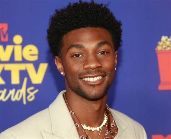 Uncover The Actor Behind Pope Heyward In "Outer Banks"